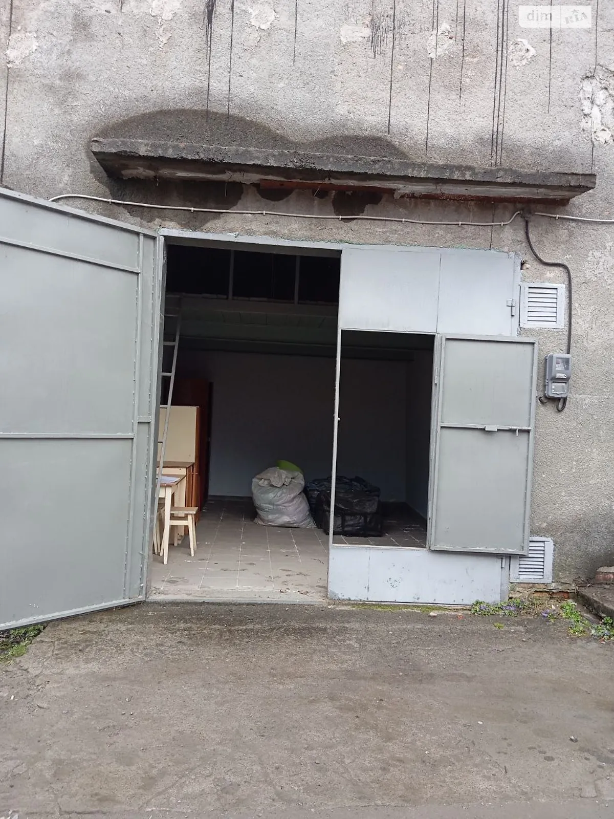 Продается место в гаражном кооперативе под бус на 21.7 кв. м, цена: 10000 $ - фото 1