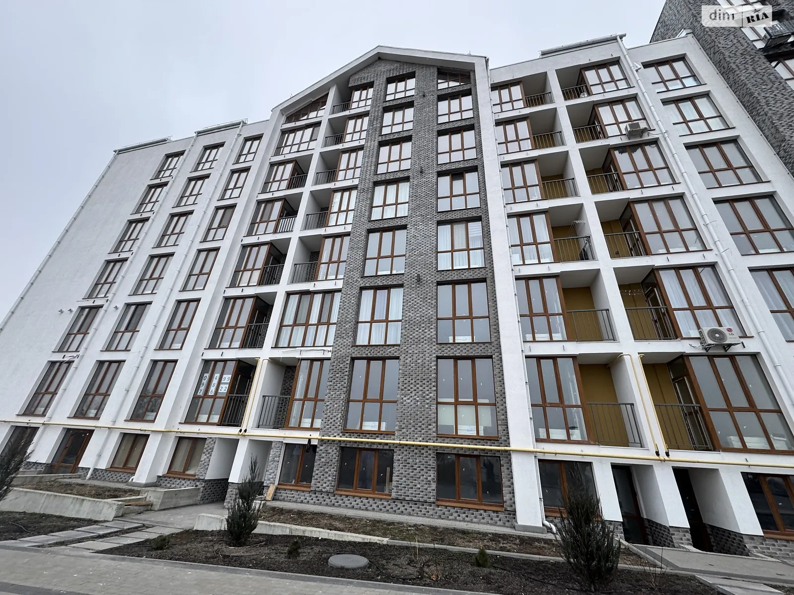 Продается 1-комнатная квартира 38.5 кв. м в Гостомеле, цена: 28500 $ - фото 1