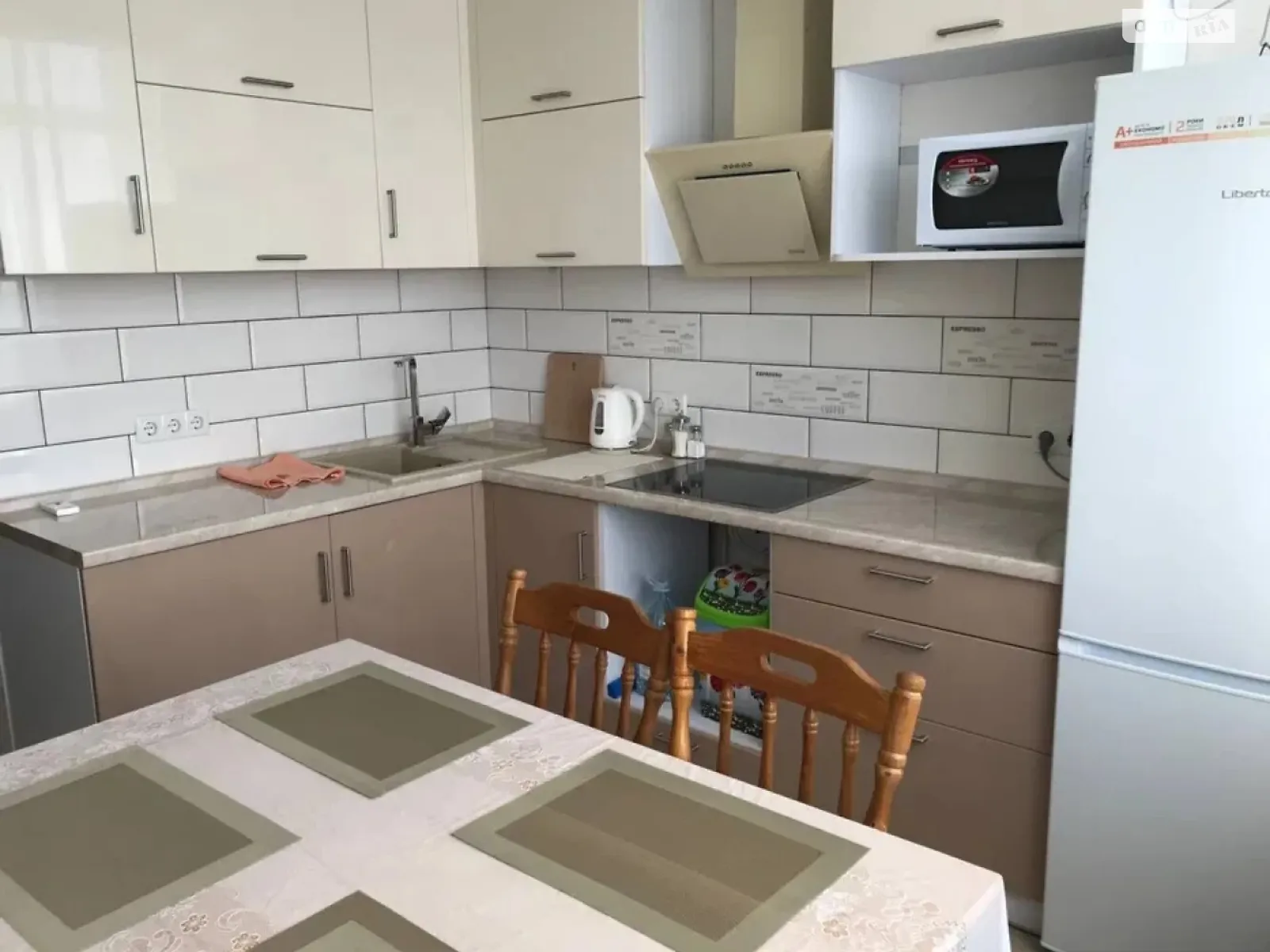 Продається 3-кімнатна квартира 72 кв. м у Одесі, вул. Басейна - фото 1
