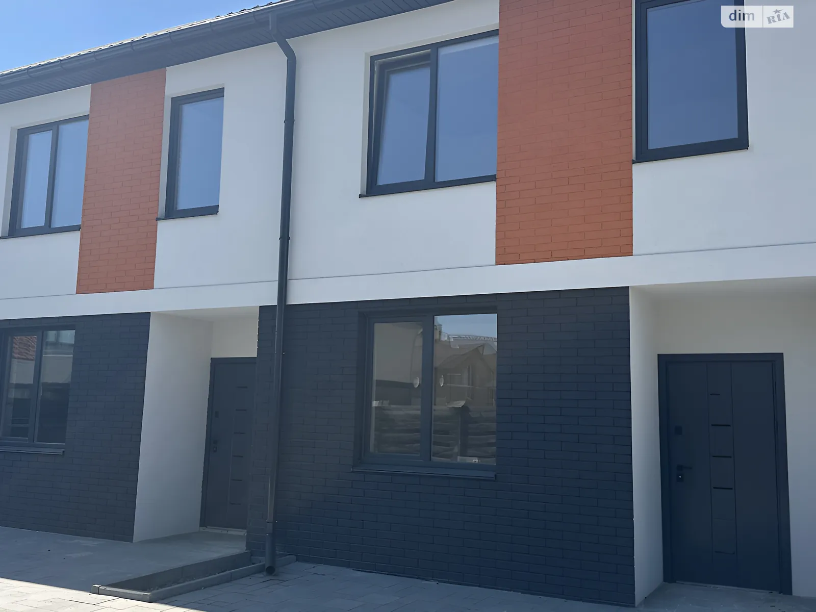 Продается дом на 2 этажа 105 кв. м с садом, цена: 62000 $ - фото 1