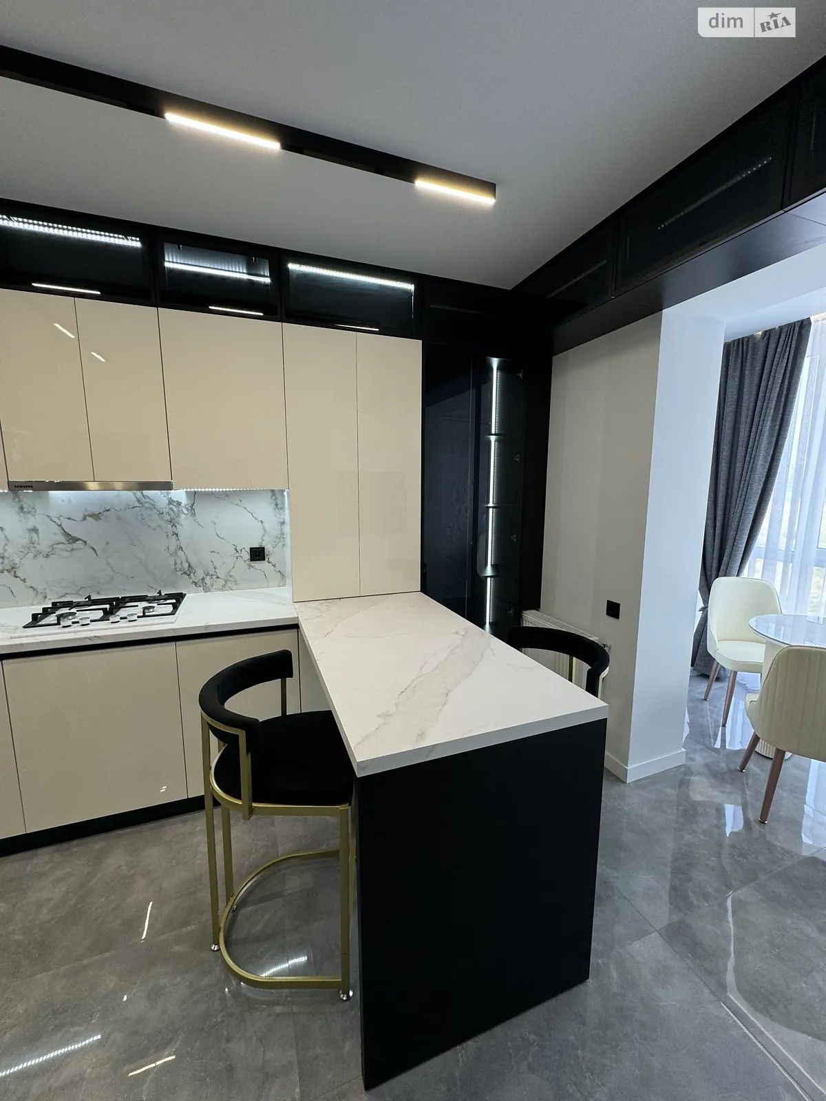 Продается 2-комнатная квартира 75 кв. м в Ровно, ул. Студенческая, 24А - фото 1