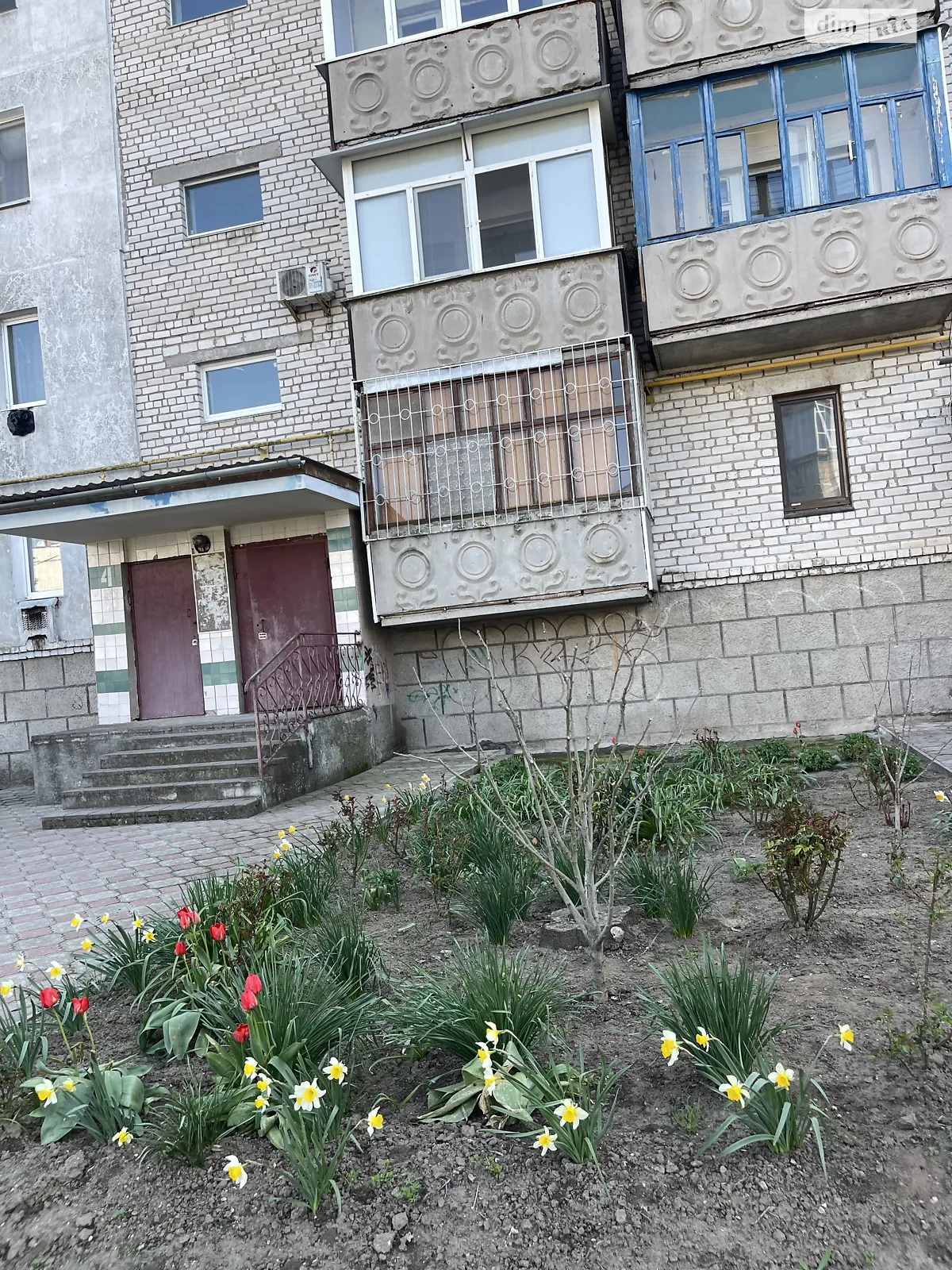 Продается 3-комнатная квартира 62.2 кв. м в Очакове, ул. Дегтярева, 1 - фото 1