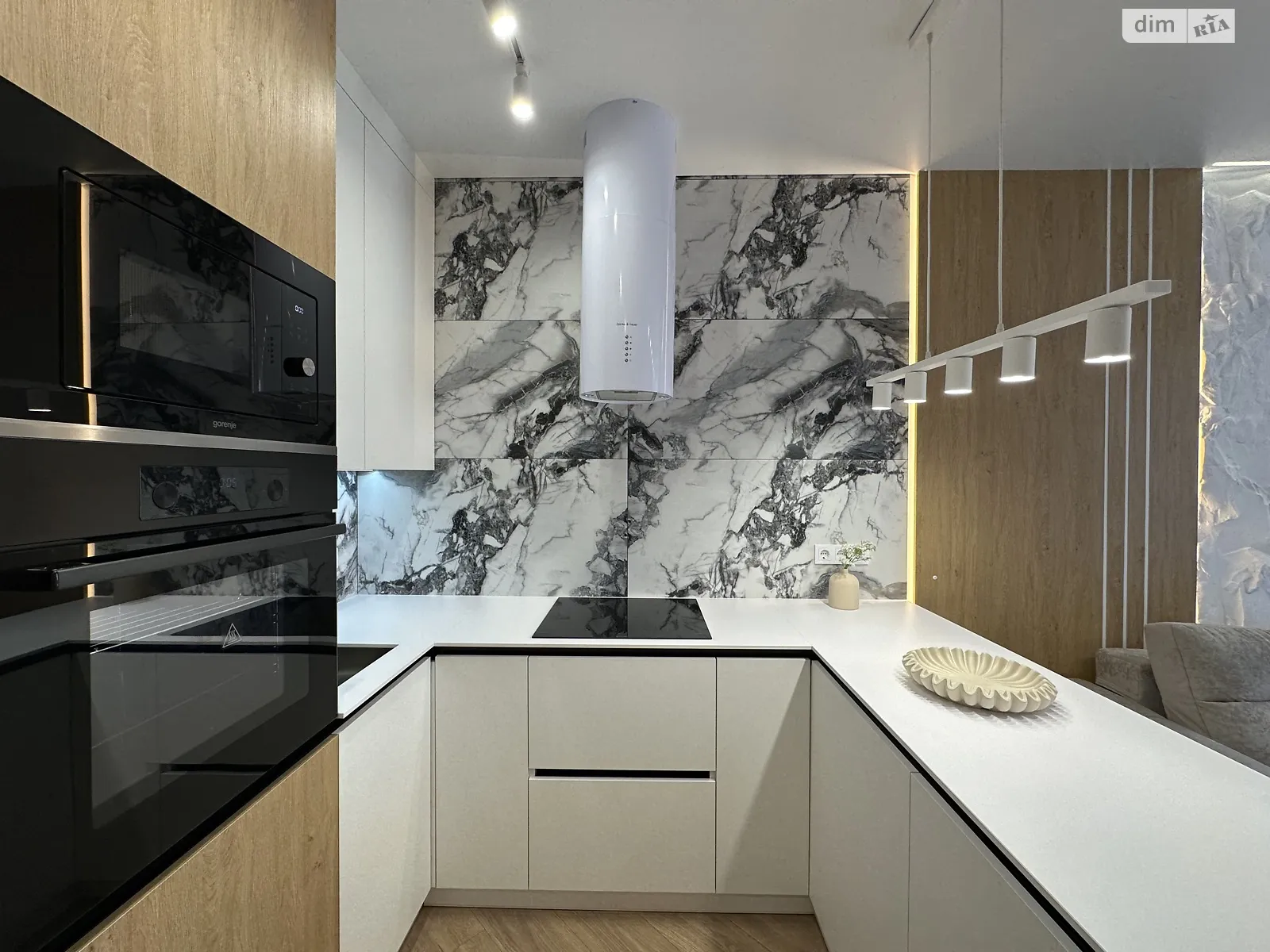 Продается 1-комнатная квартира 43 кв. м в Одессе, ул. Генуэзская, 1/1 - фото 1