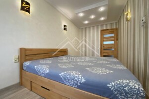 Продаж квартири, Дніпропетровська, Кривий Ріг, р‑н. Саксаганський, Рокосовського вулиця, буд. 8