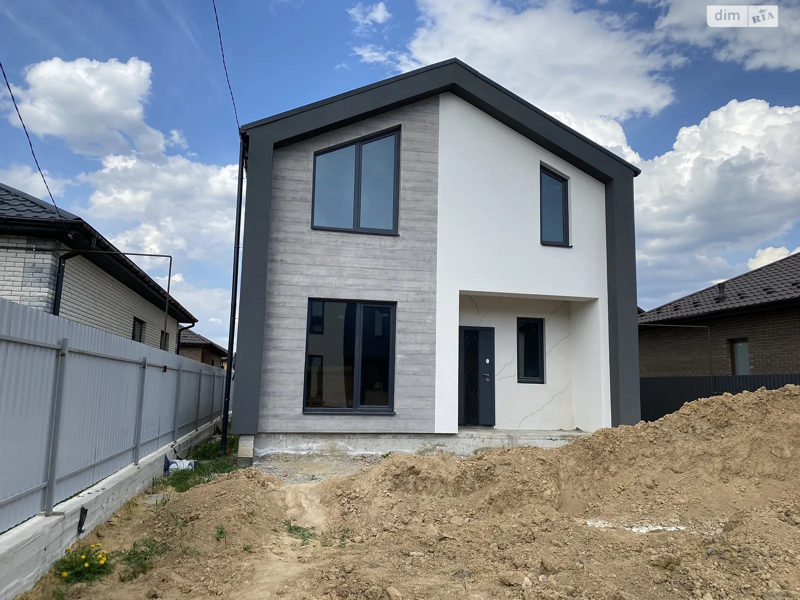 Продается дом на 2 этажа 125 кв. м с подвалом, цена: 95000 $ - фото 1