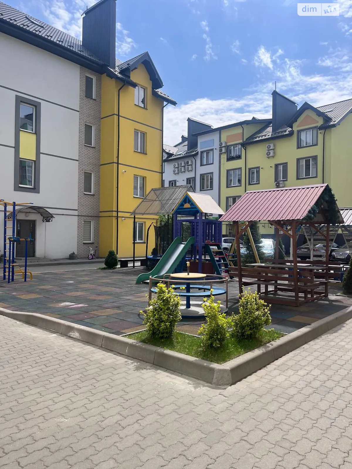 Продается 4-комнатная квартира 117 кв. м в Винниках, ул. Лисика - фото 1