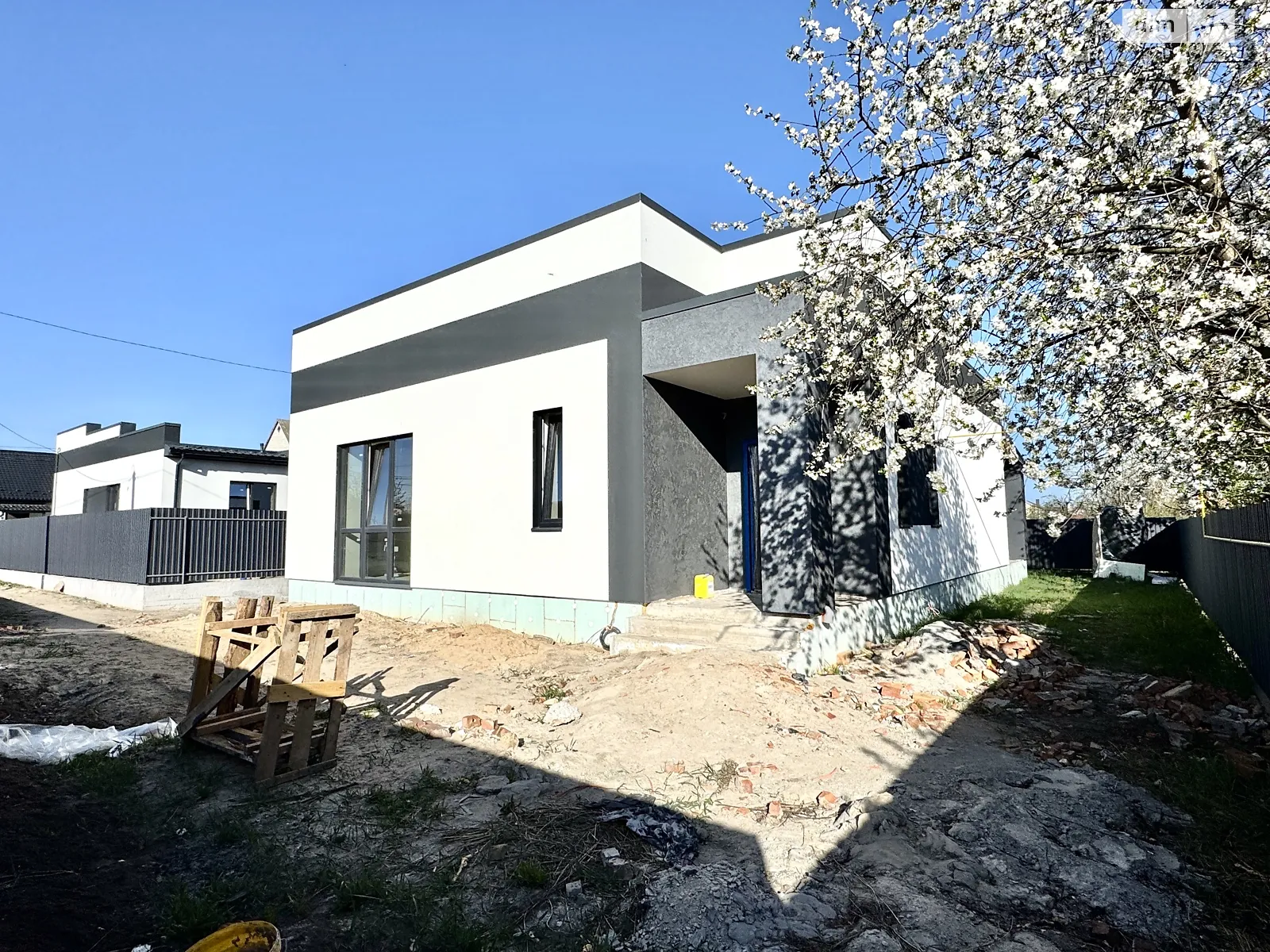 Продается одноэтажный дом 110 кв. м с садом, цена: 130000 $ - фото 1