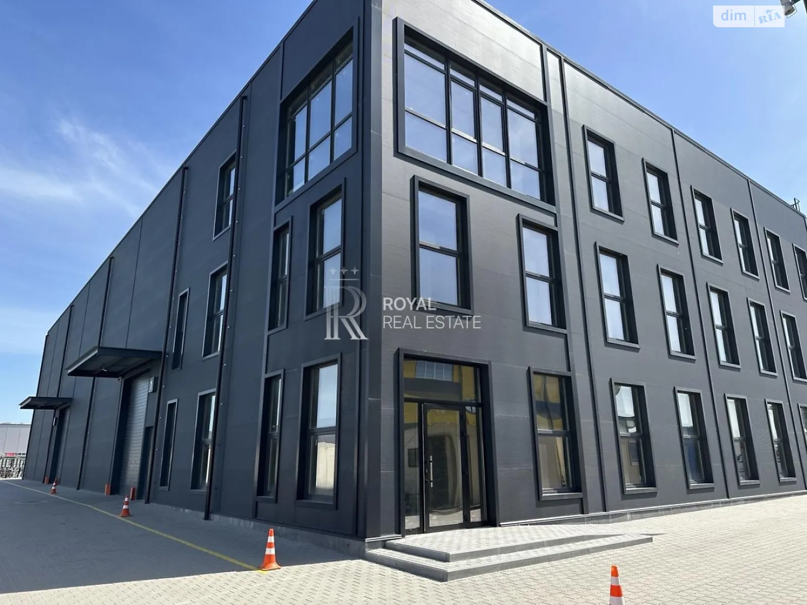 Сдается в аренду офис 1680 кв. м в бизнес-центре, цена: 30000 $ - фото 1