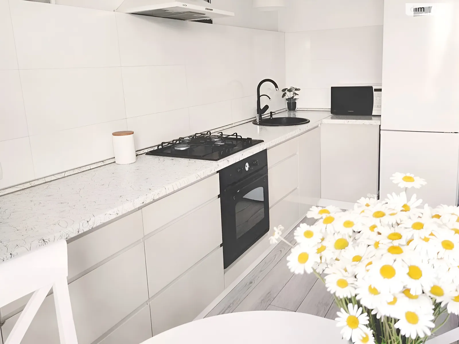 Продается 1-комнатная квартира 47 кв. м в Ивано-Франковске, ул. Ивасюка - фото 1