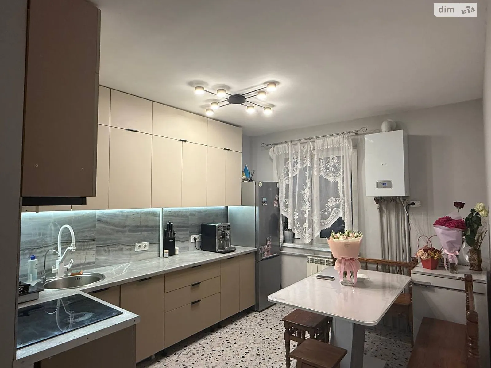 Продається 3-кімнатна квартира 68 кв. м у Ужгороді, вул. Міцкевича - фото 1