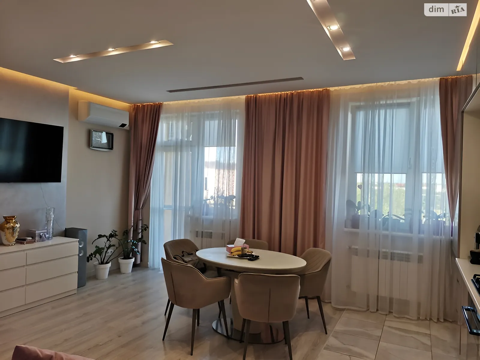 Продается 2-комнатная квартира 102.1 кв. м в Ужгороде, ул. Богомольца, 22 корпус 8 - фото 1