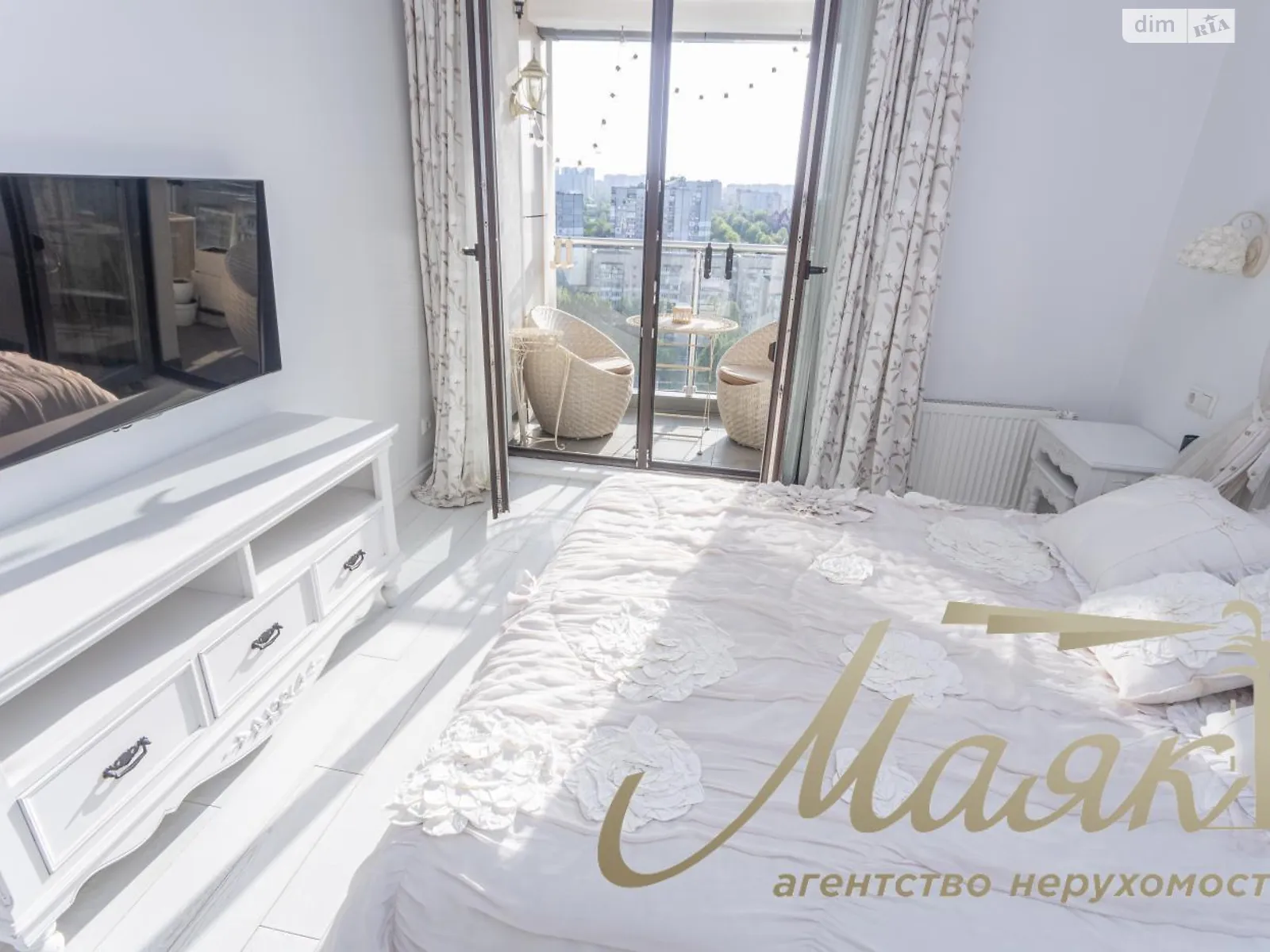 Продается 3-комнатная квартира 95 кв. м в Киеве, просп. Голосеевский(40-летия Октября), 60 - фото 1
