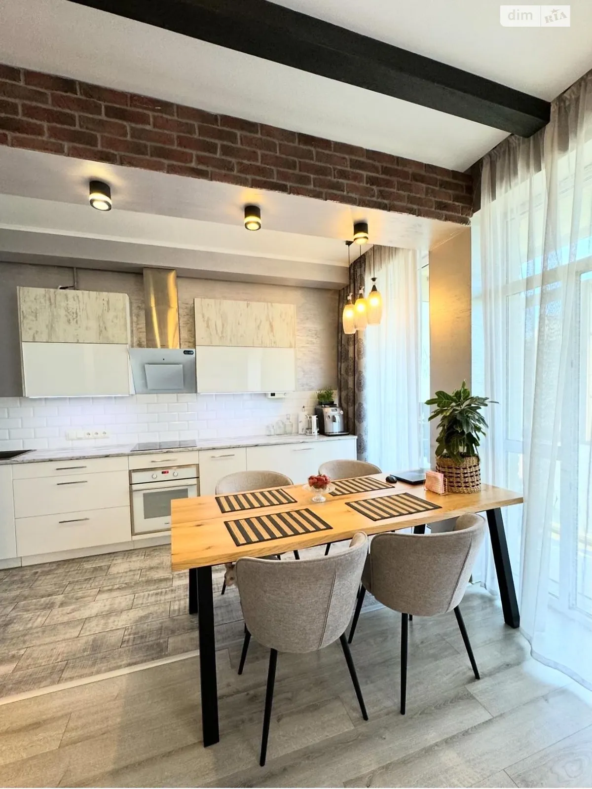 Продается 2-комнатная квартира 104.7 кв. м в Ужгороде, ул. Вишневая(Осипенко) - фото 1