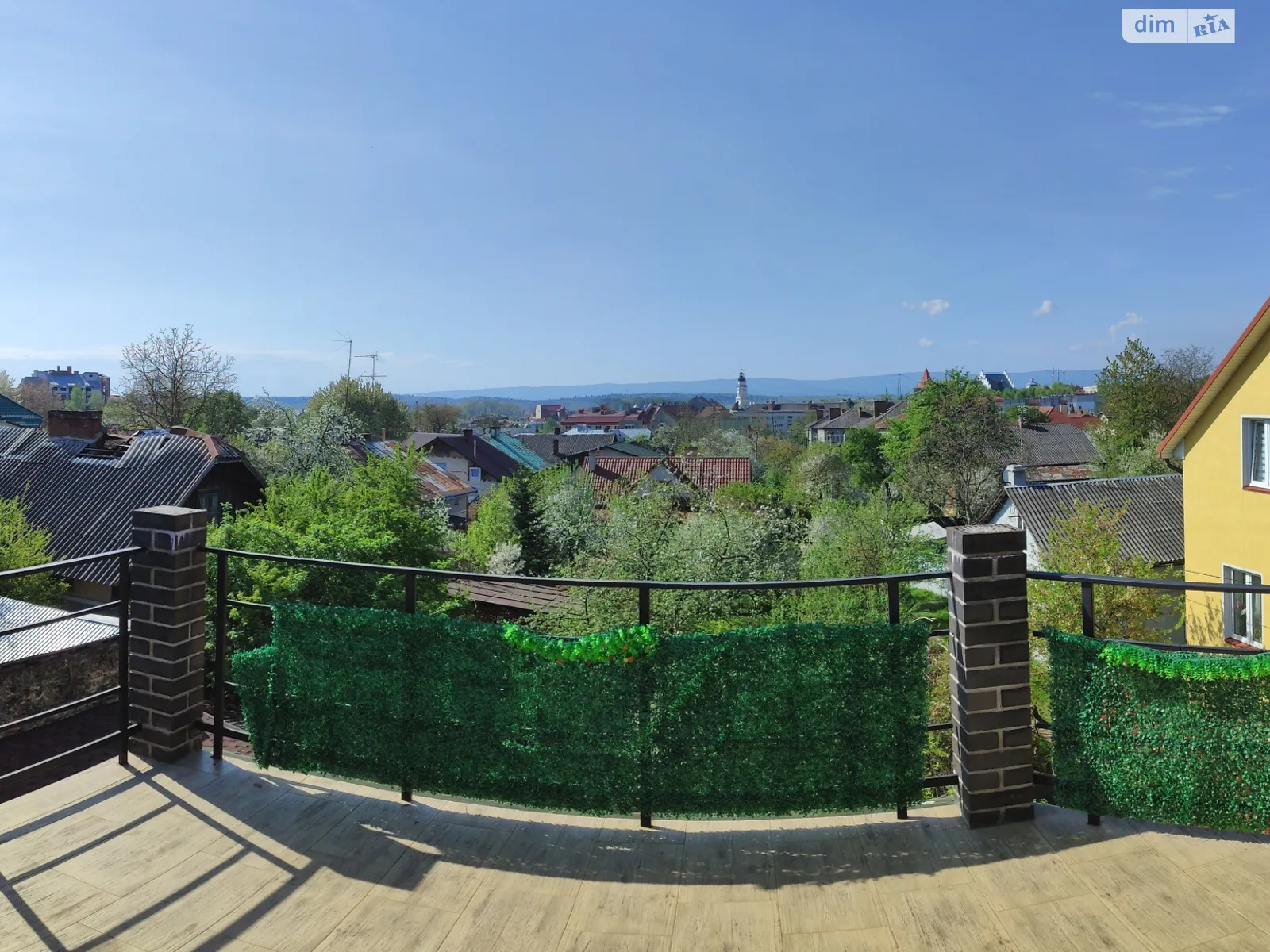 Продается дом на 3 этажа 290 кв. м с бассейном, цена: 800 $ - фото 1