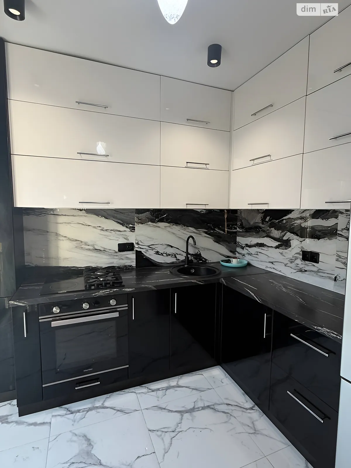 Продается 2-комнатная квартира 34 кв. м в Одессе, ул. Инглези, 2В - фото 1