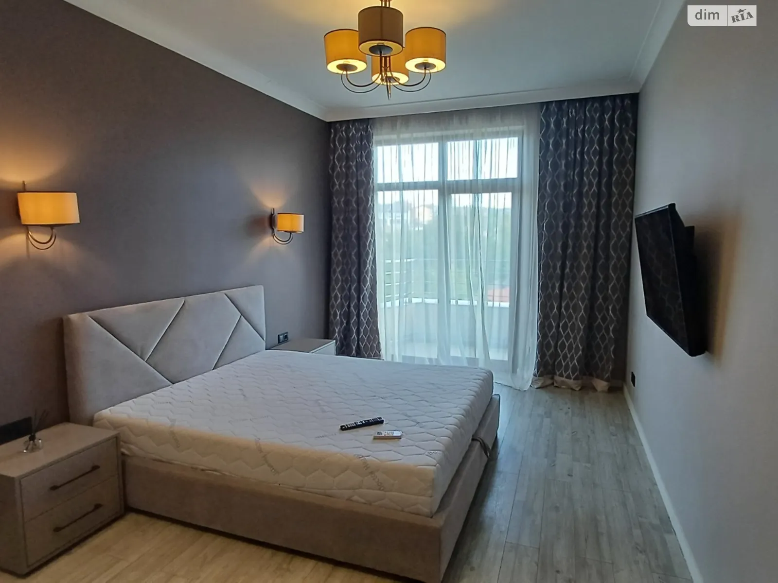 Продается 1-комнатная квартира 41.1 кв. м в Ужгороде, ул. Собранецкая, 43Б - фото 1