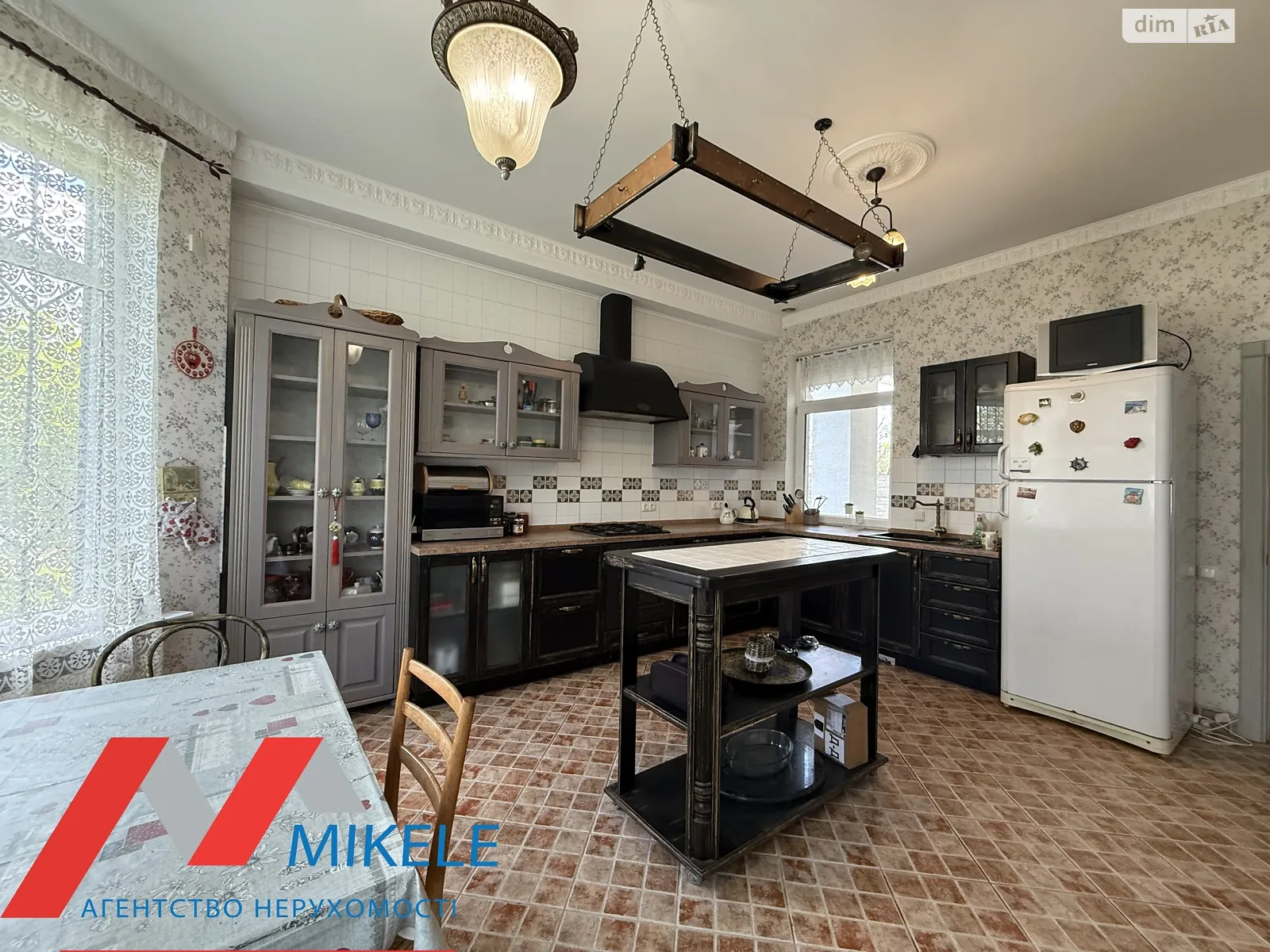 Продается дом на 2 этажа 265.3 кв. м с террасой, цена: 180000 $ - фото 1