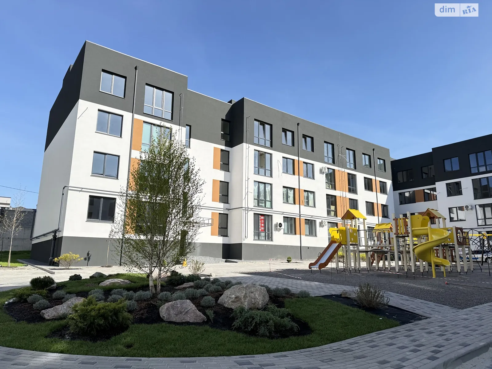 Продается 2-комнатная квартира 59 кв. м в Ровно, ул. Николая Боголюбова, 1 - фото 1