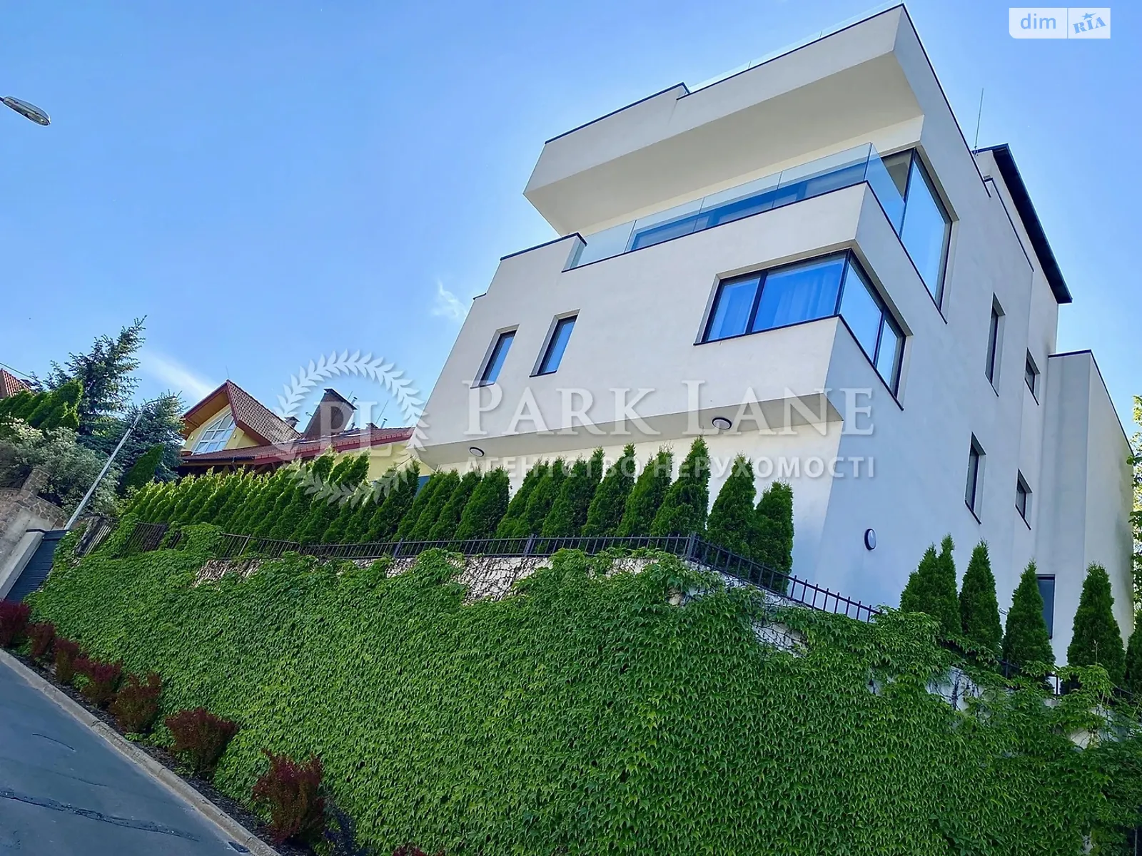Сдается в аренду дом на 3 этажа 405.4 кв. м с садом, цена: 7000 $ - фото 1