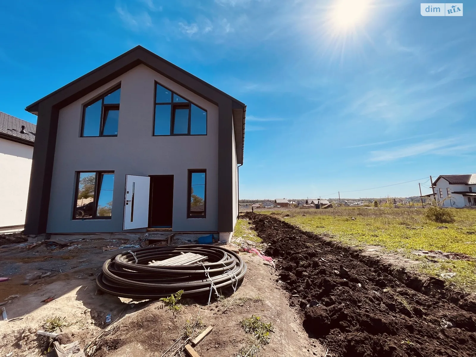Продается дом на 2 этажа 120 кв. м с камином, цена: 73000 $ - фото 1