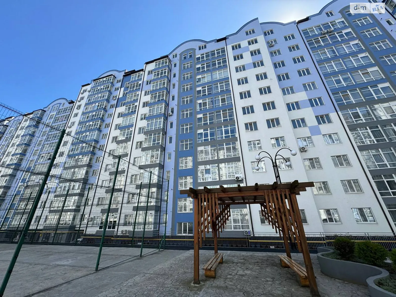 Продается 3-комнатная квартира 84 кв. м в Ивано-Франковске, ул. Высочана Семена - фото 1