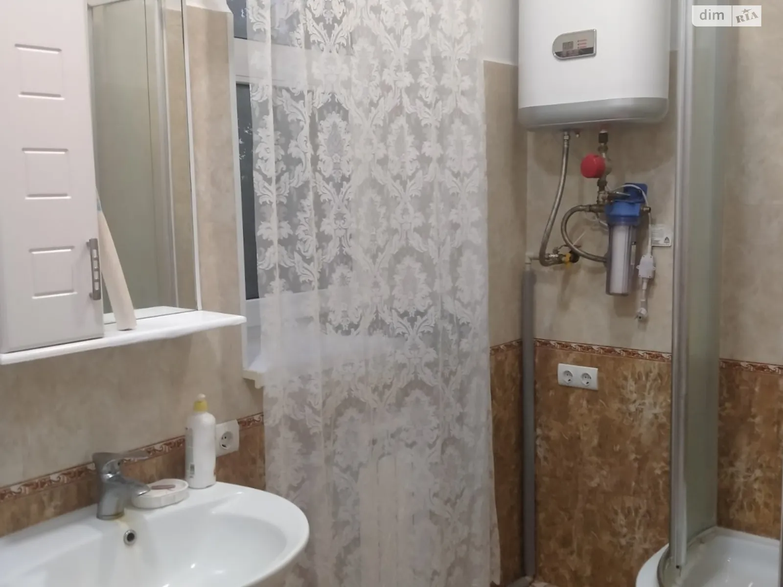 Сдается в аренду дом на 3 этажа 35 кв. м с гаражом, цена: 9000 грн - фото 1