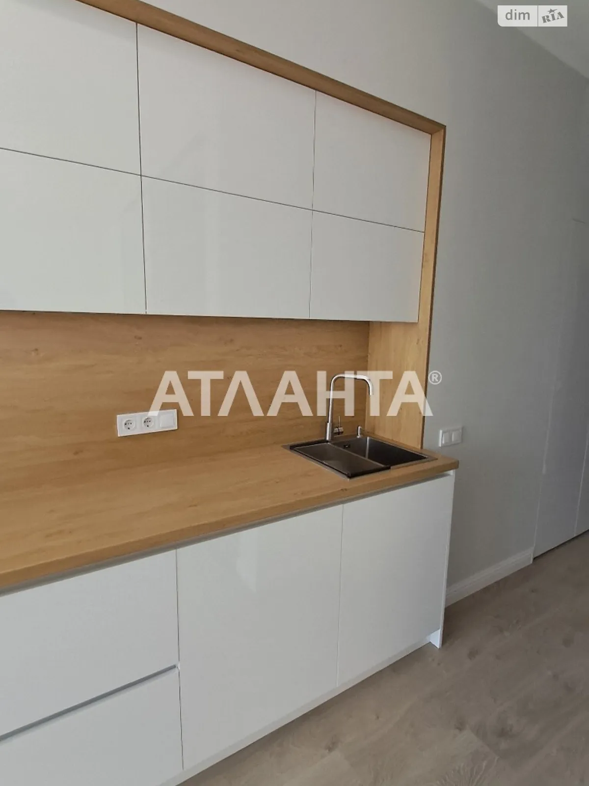 Продається 1-кімнатна квартира 56 кв. м у Одесі, Фонтанська дор. - фото 1