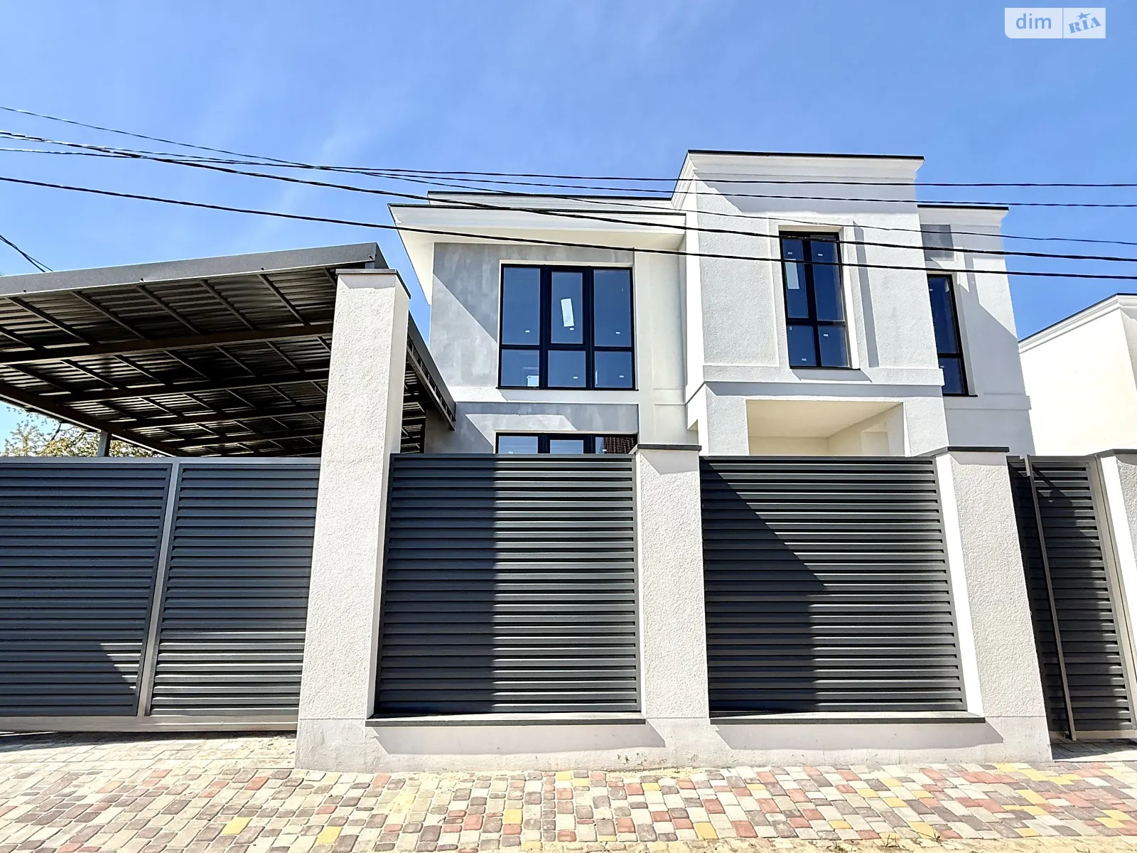 Продается дом на 2 этажа 170 кв. м с камином, цена: 159900 $ - фото 1