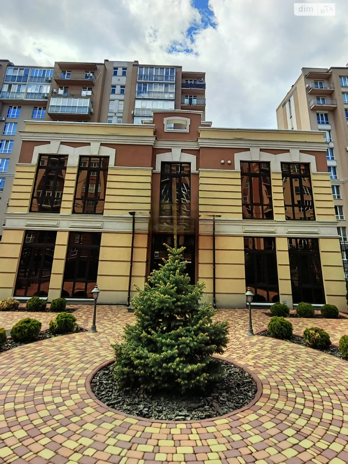 Продається приміщення вільного призначення 220 кв. м в 2-поверховій будівлі, цена: 750000 $ - фото 1