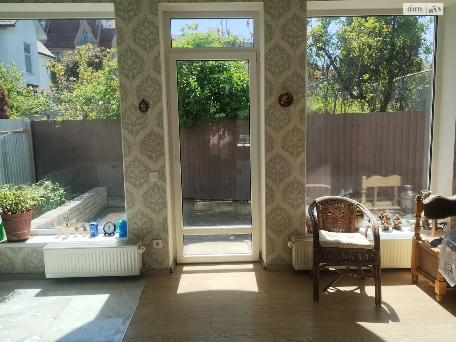Продается дом на 2 этажа 205 кв. м с камином, цена: 285000 $ - фото 1