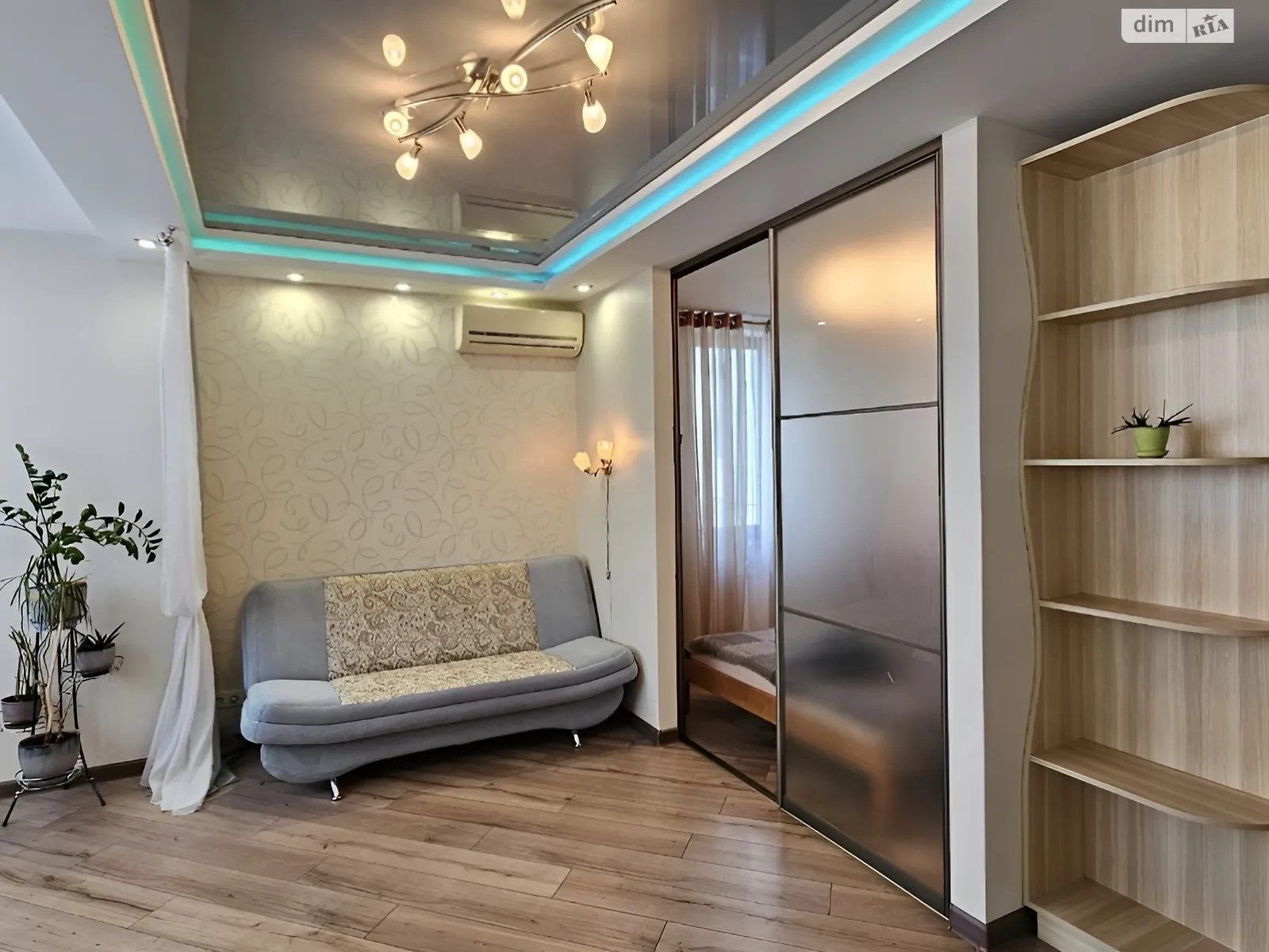 Продается 1-комнатная квартира 43.1 кв. м в Крыжановка, ул. Защитников Украины(Генерала Бочарова), 54Б - фото 1