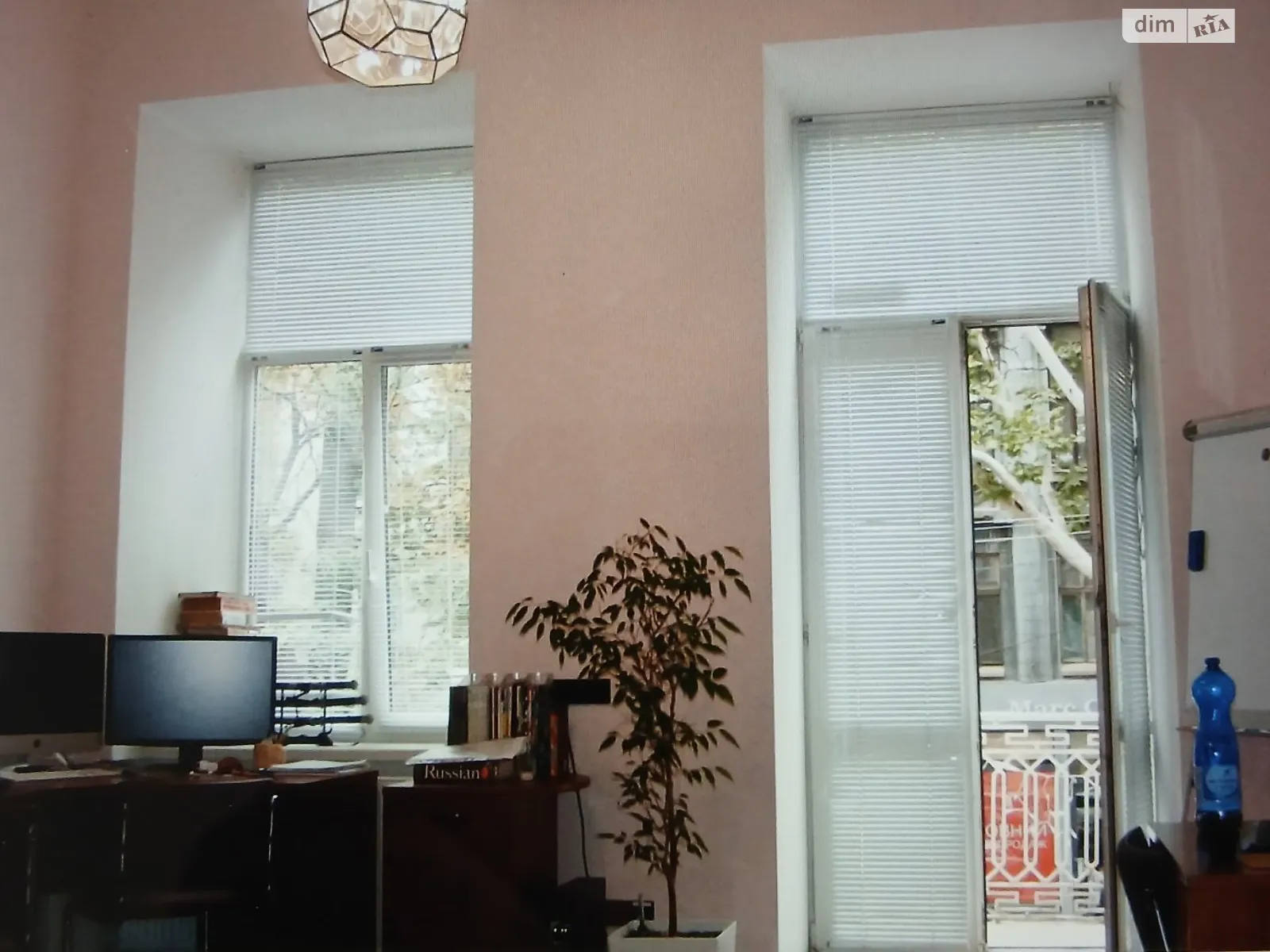 Сдается в аренду офис 106 кв. м в бизнес-центре, цена: 600 $ - фото 1