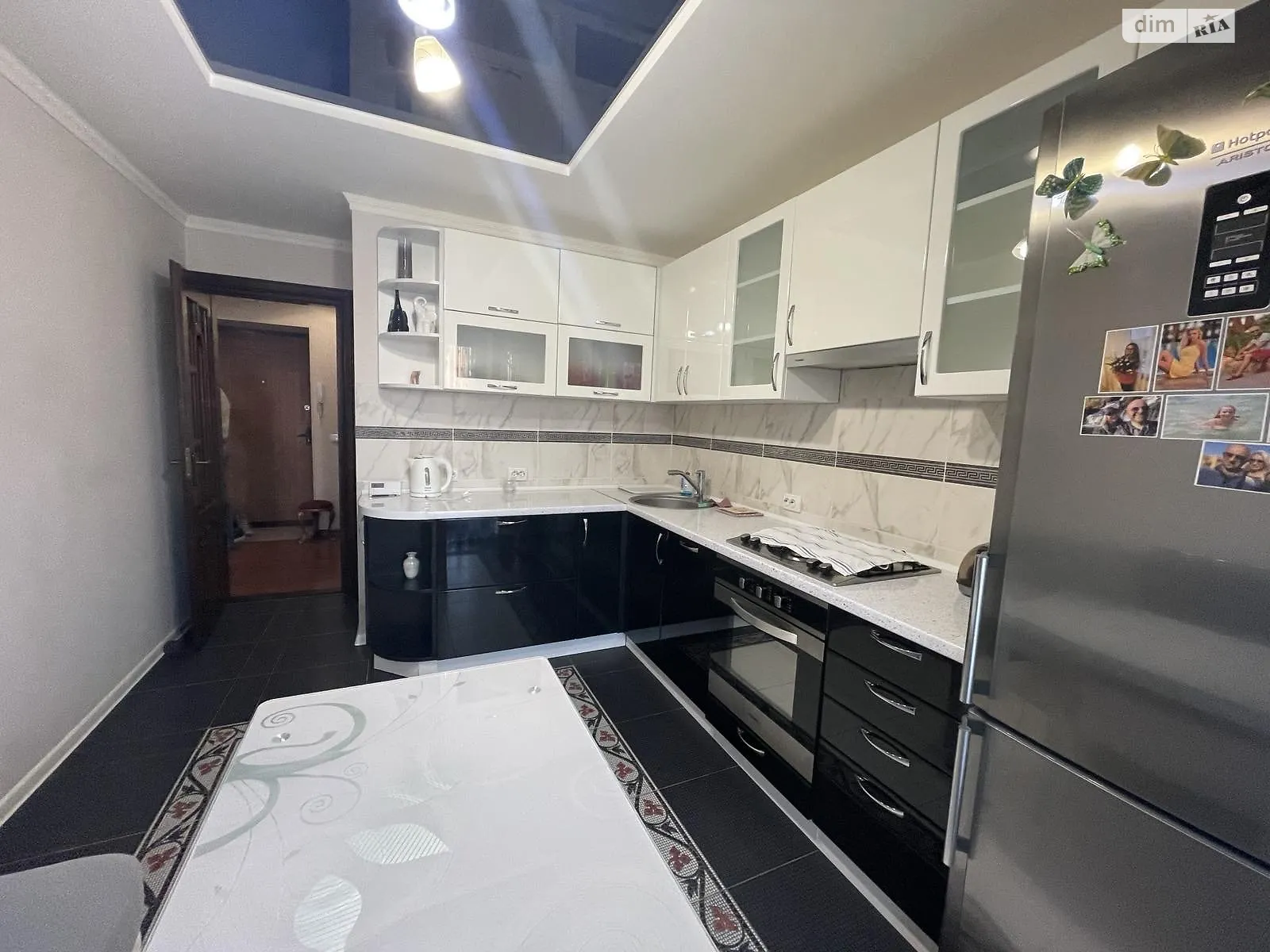 2-кімнатна квартира 65 кв. м у Тернополі, вул. Євгена Коновальця, 19 - фото 1