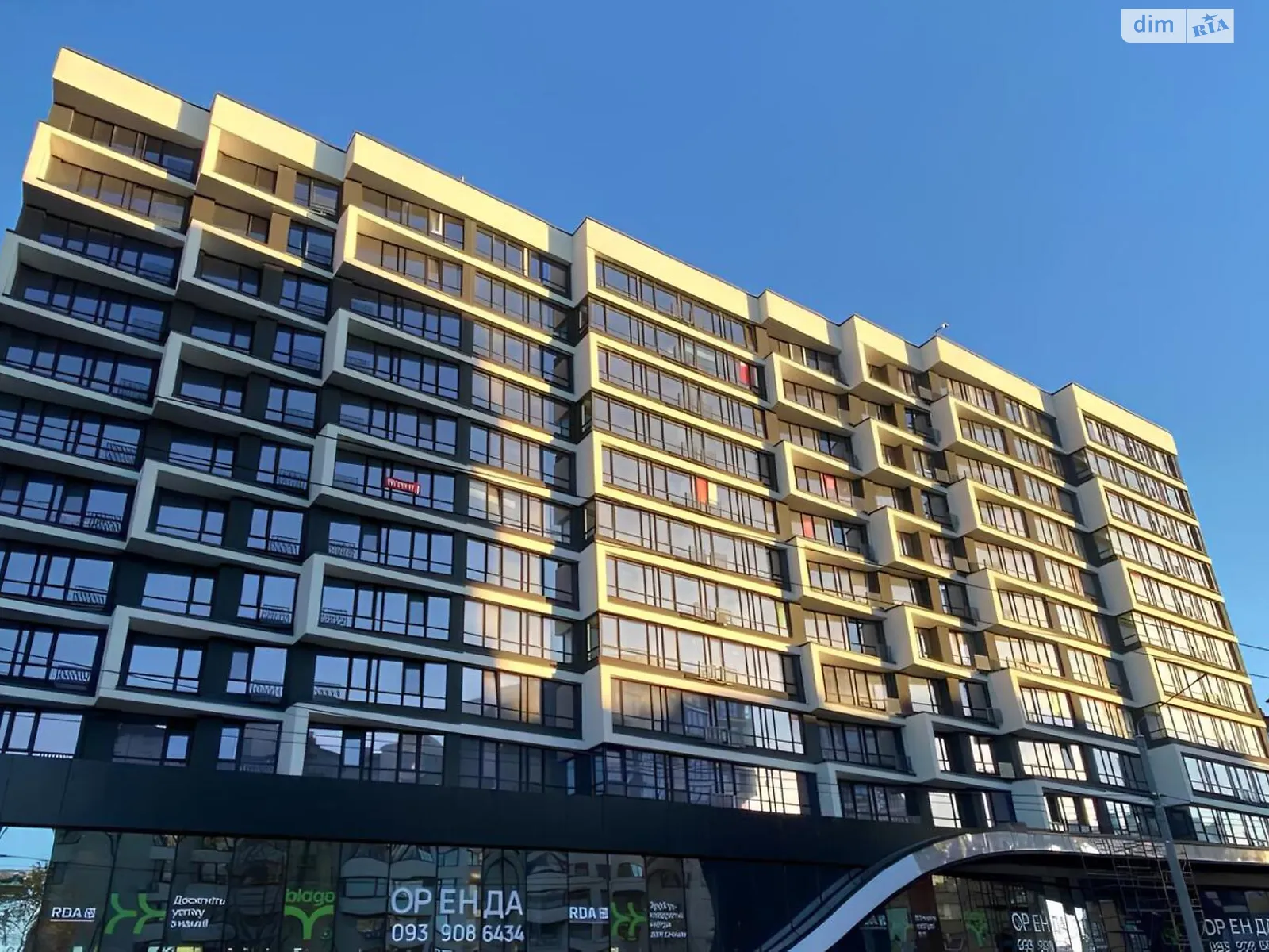Продается 3-комнатная квартира 62 кв. м в Ивано-Франковске, бул. Южный - фото 1