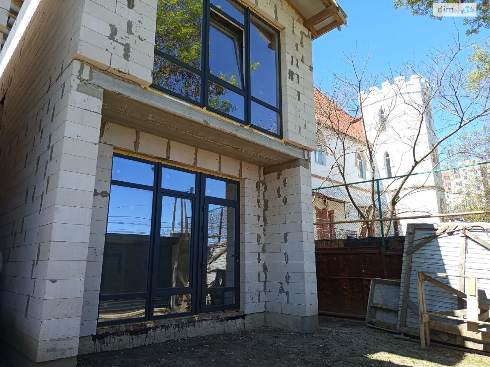 Продается дом на 2 этажа 105 кв. м с бассейном, цена: 85000 $ - фото 1