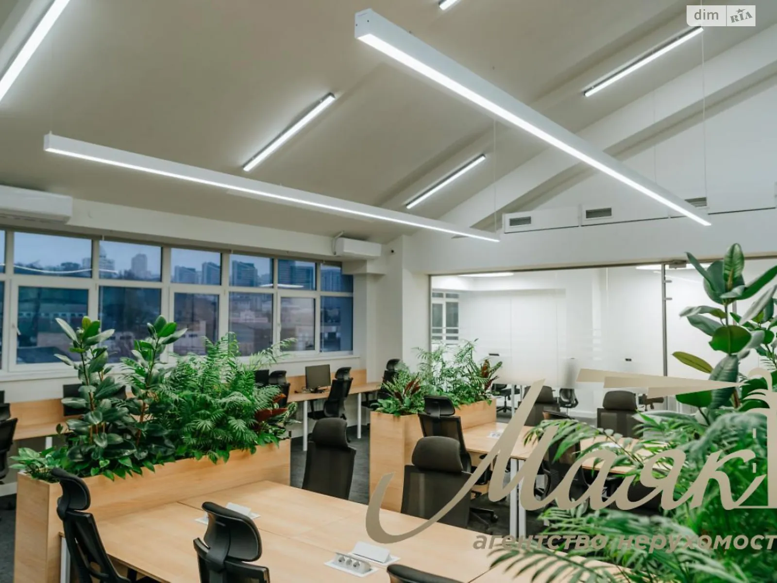 Сдается в аренду офис 226 кв. м в бизнес-центре, цена: 9600 $ - фото 1