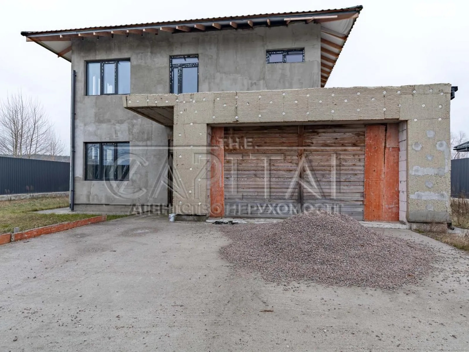 Продается дом на 2 этажа 214 кв. м с камином, цена: 160000 $ - фото 1