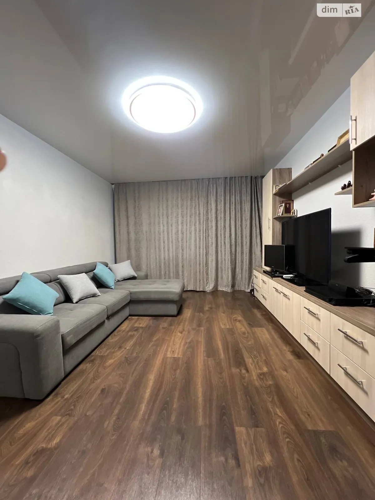Продается 1-комнатная квартира 38 кв. м в Днепре, мас. Тополь-3, 2/2 - фото 1
