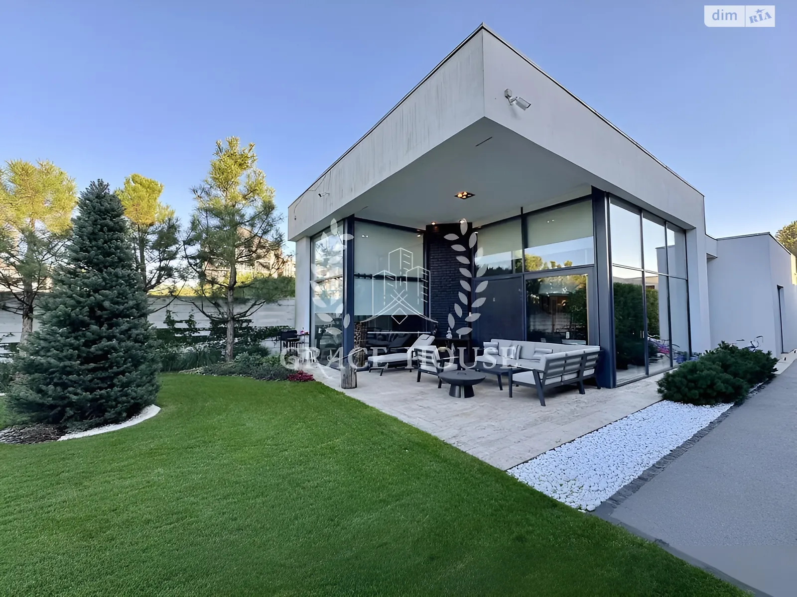 Сдается в аренду одноэтажный дом 200 кв. м с участком, цена: 5500 $ - фото 1