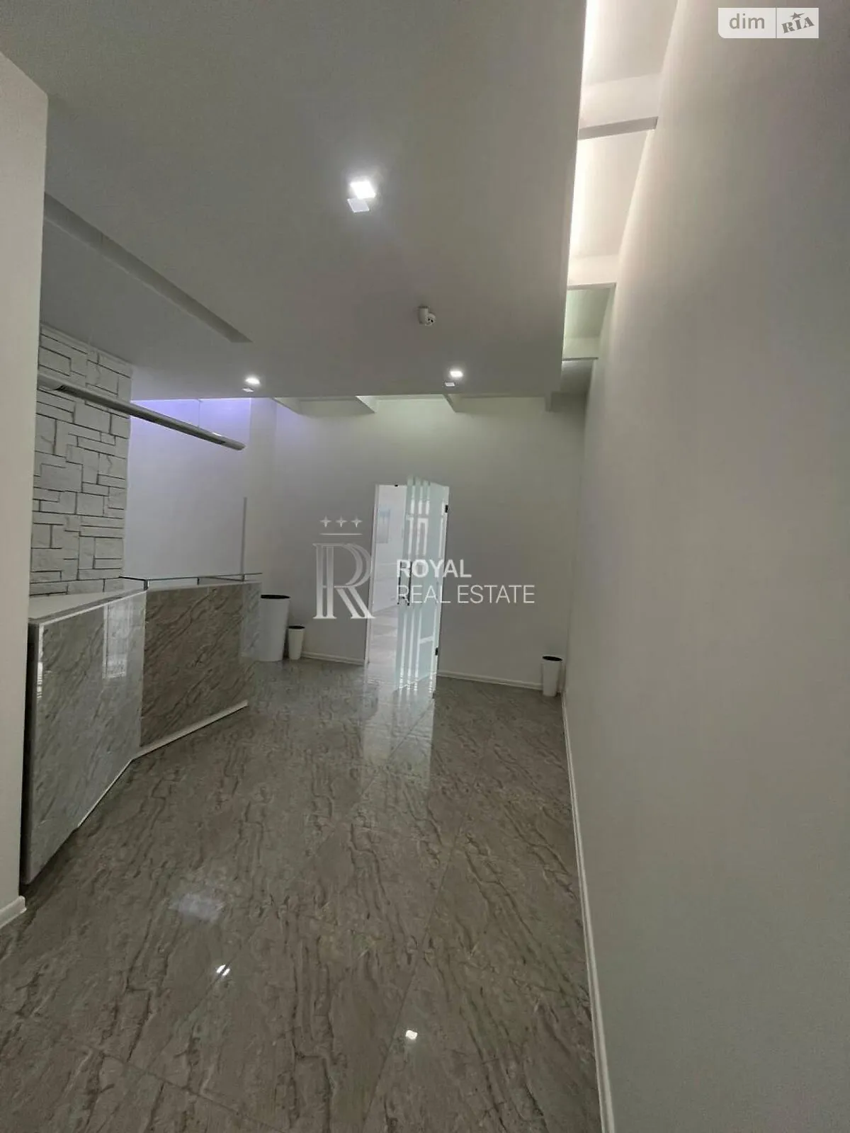 Сдается в аренду офис 160 кв. м в бизнес-центре, цена: 2500 $ - фото 1