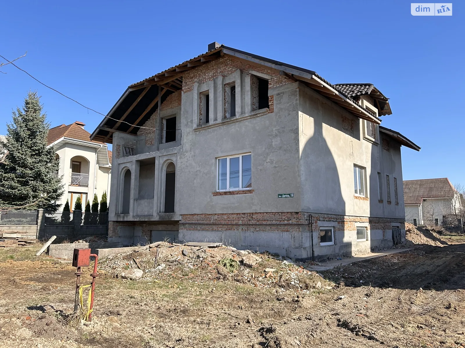 Продается дом на 3 этажа 300 кв. м с верандой, цена: 140000 $ - фото 1