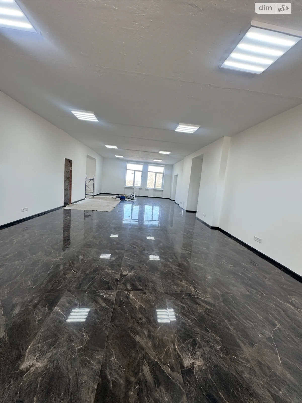 Здається в оренду приміщення вільного призначення 107.7 кв. м в 5-поверховій будівлі, цена: 37695 грн - фото 1