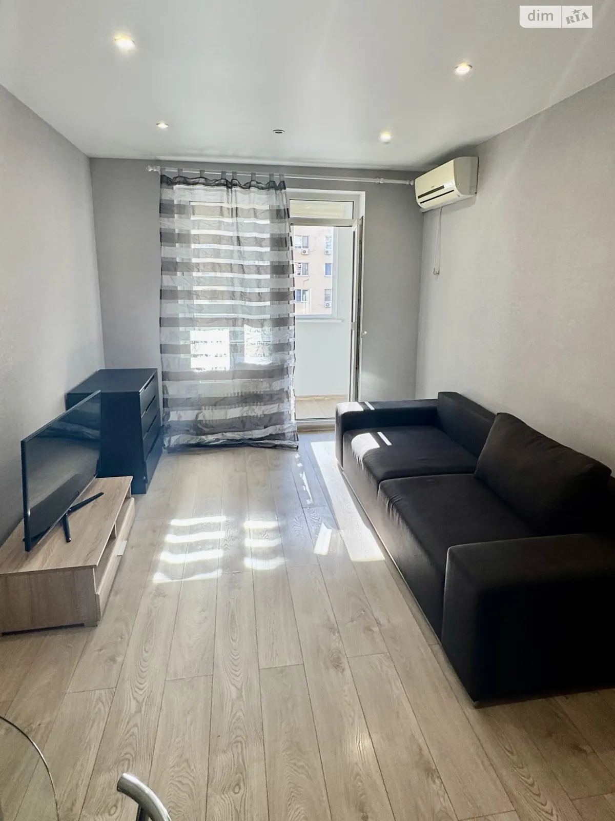Продается 1-комнатная квартира 40.8 кв. м в Одессе, мас. Радужный, 6 - фото 1