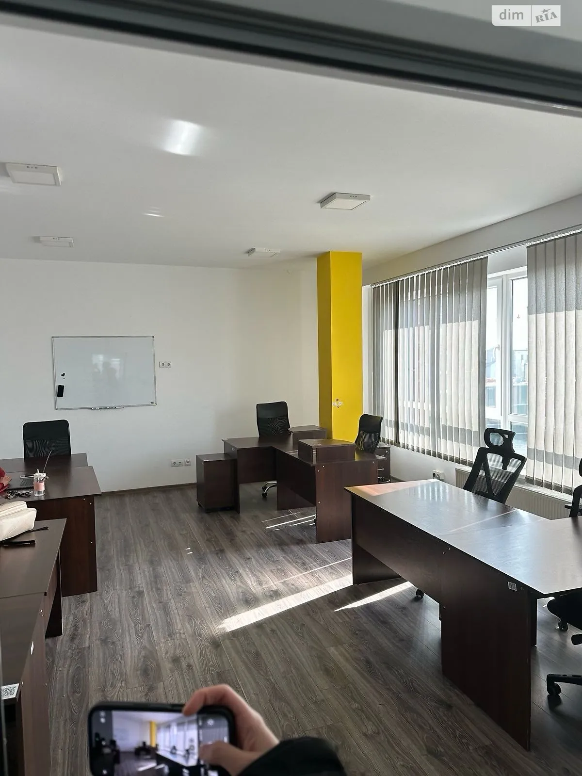 Сдается в аренду офис 220 кв. м в бизнес-центре, цена: 2200 $ - фото 1
