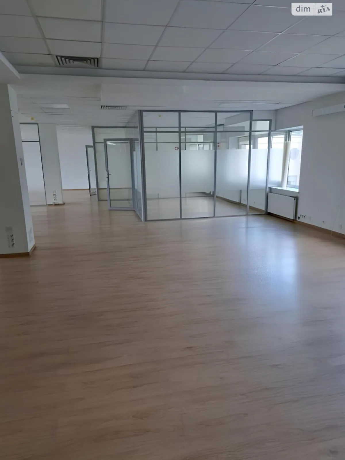 Сдается в аренду офис 250 кв. м в бизнес-центре, цена: 5000 $ - фото 1