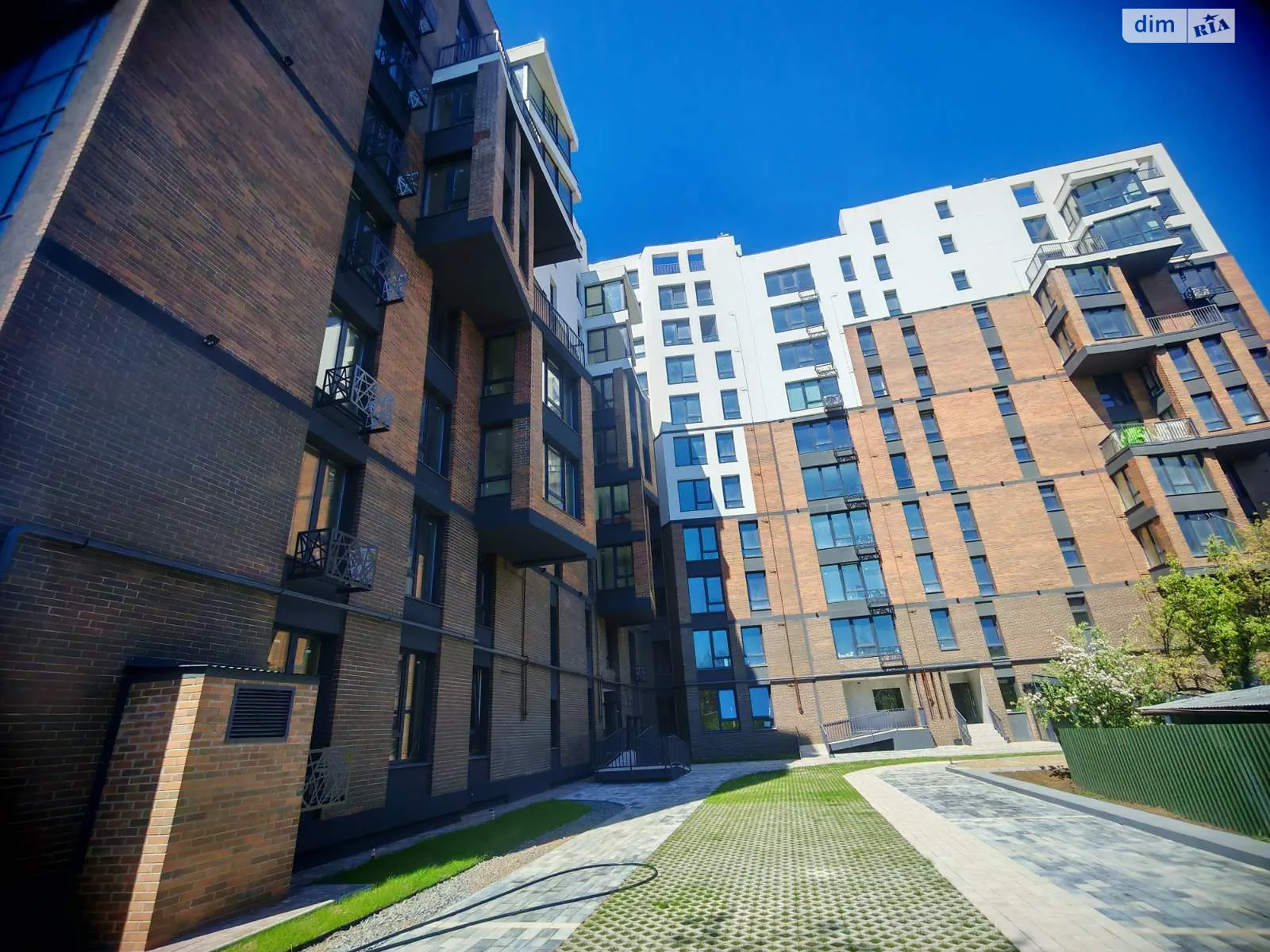 Продается 2-комнатная квартира 60 кв. м в Черновцах - фото 1