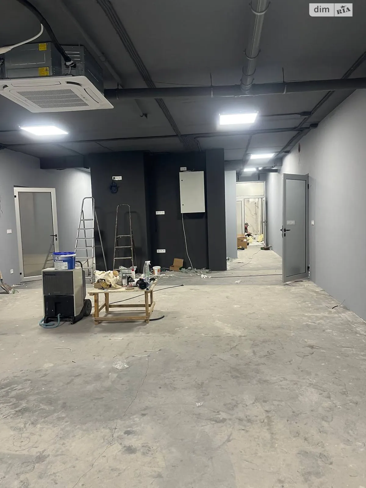 Продается офис 413 кв. м в бизнес-центре, цена: 477000 $ - фото 1