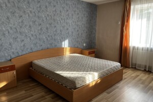 Сниму квартиру в Хороле долгосрочно