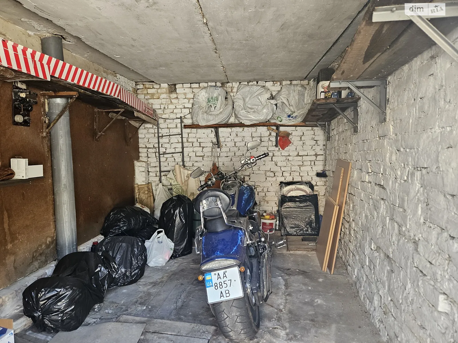Продается отдельно стоящий гараж под легковое авто на 17 кв. м, цена: 10000 $ - фото 1