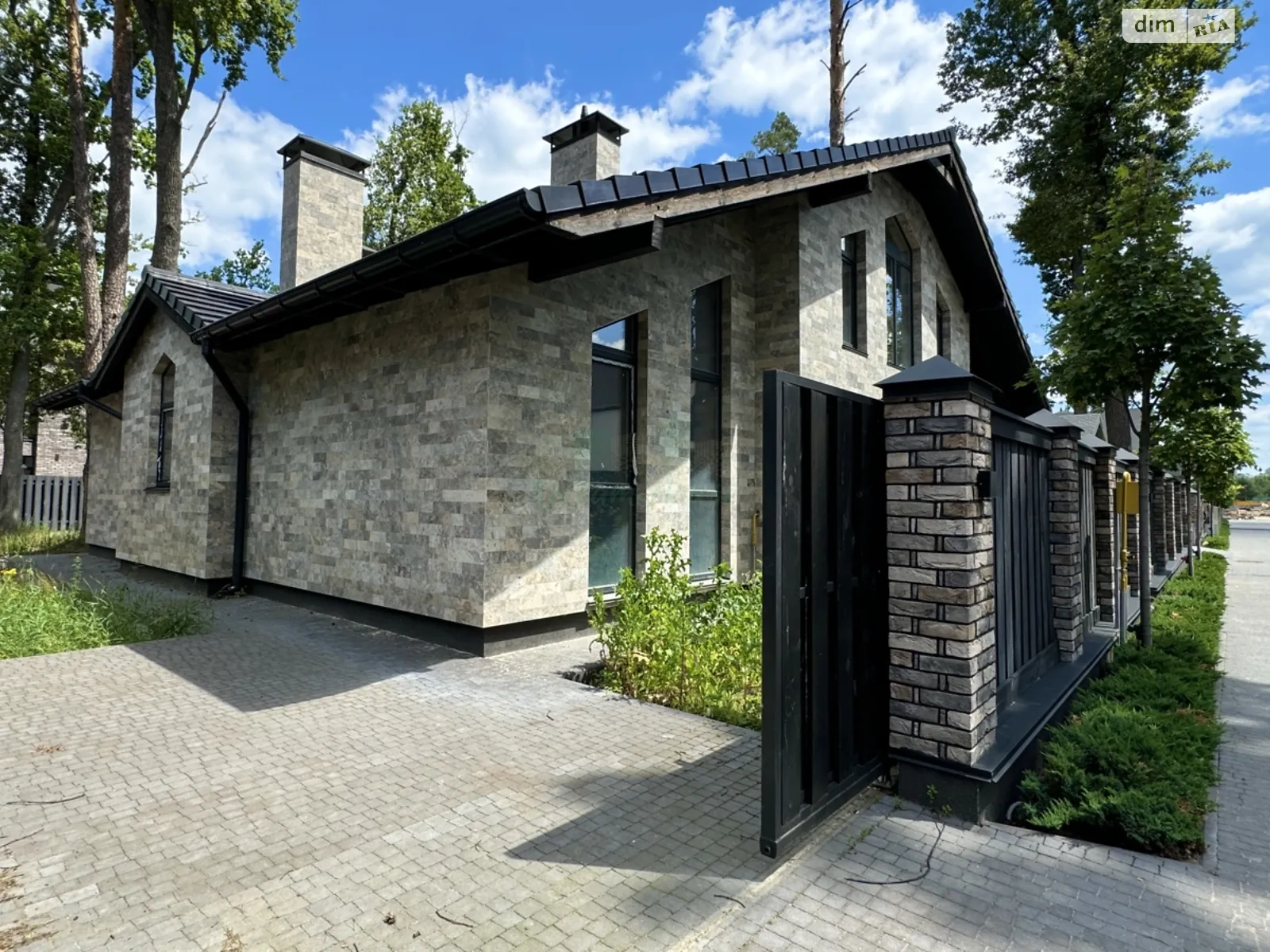 Продается дом на 2 этажа 200 кв. м с баней/сауной, цена: 250000 $ - фото 1